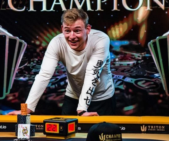 ПОБЕДА БЕЛОРУСА ЗА ПОКЕРНЫМ СТОЛОМ