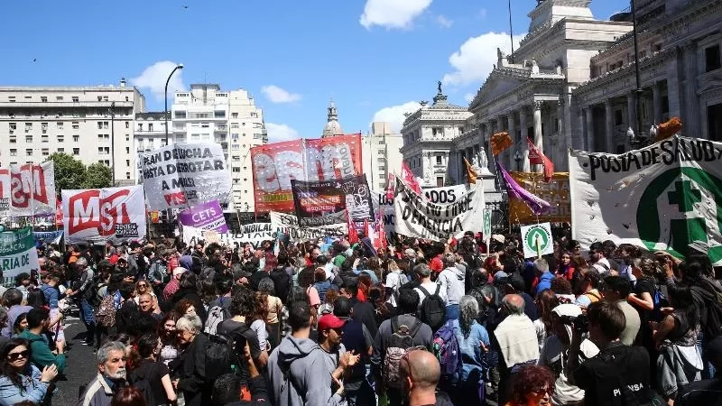 Хроника: аргентинские профсоюзы против правительства
