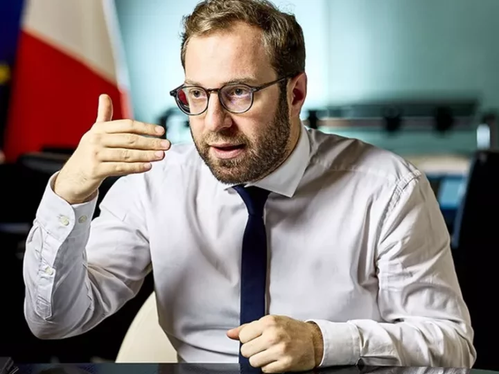 Правительство Франции хочет отменить помощь работодателям