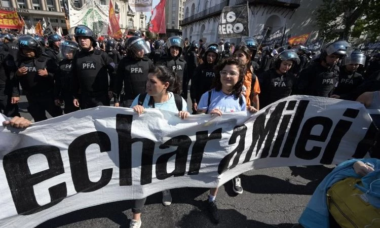 Аргентинские профсоюзы провели крупную забастовку