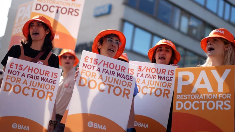 Великобритании угрожает забастовка врачей?