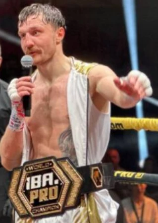 Белорус Алексей Алферов — новый чемпион IBA PRO в полутяжелом весе